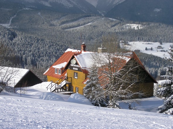 http://snow.cz/images/articles/edee1db749613d353541e05579a03e90/na%9Ae%20bouda.jpg